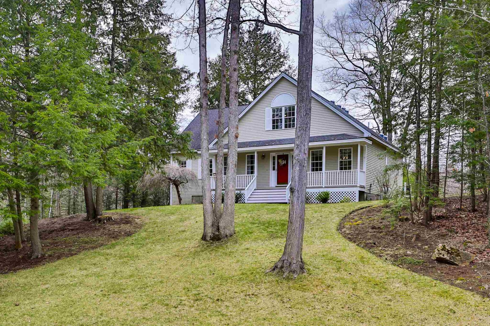 Property Photo:  8 Quarry Court  NH 03032 