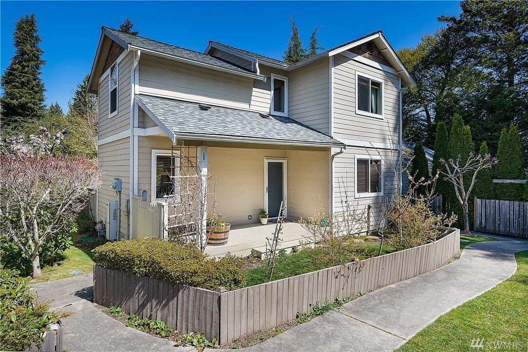 Property Photo:  1607 N 183rd St  WA 98133 