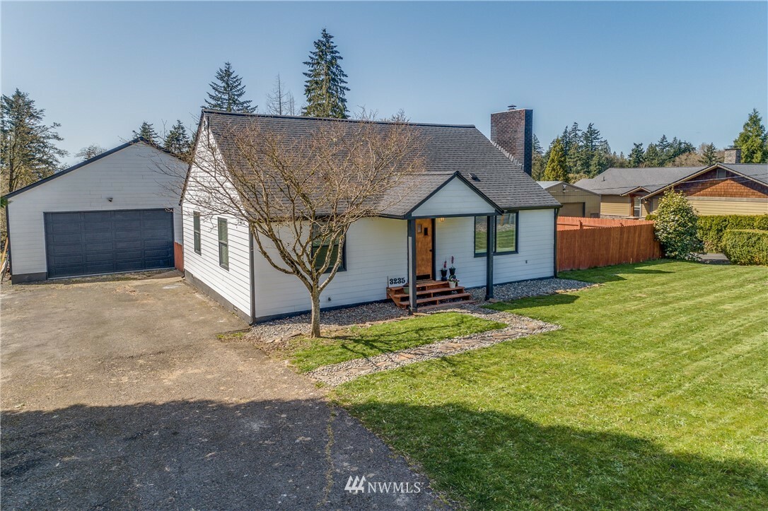 Property Photo:  3235 Laurel Road  WA 98632 