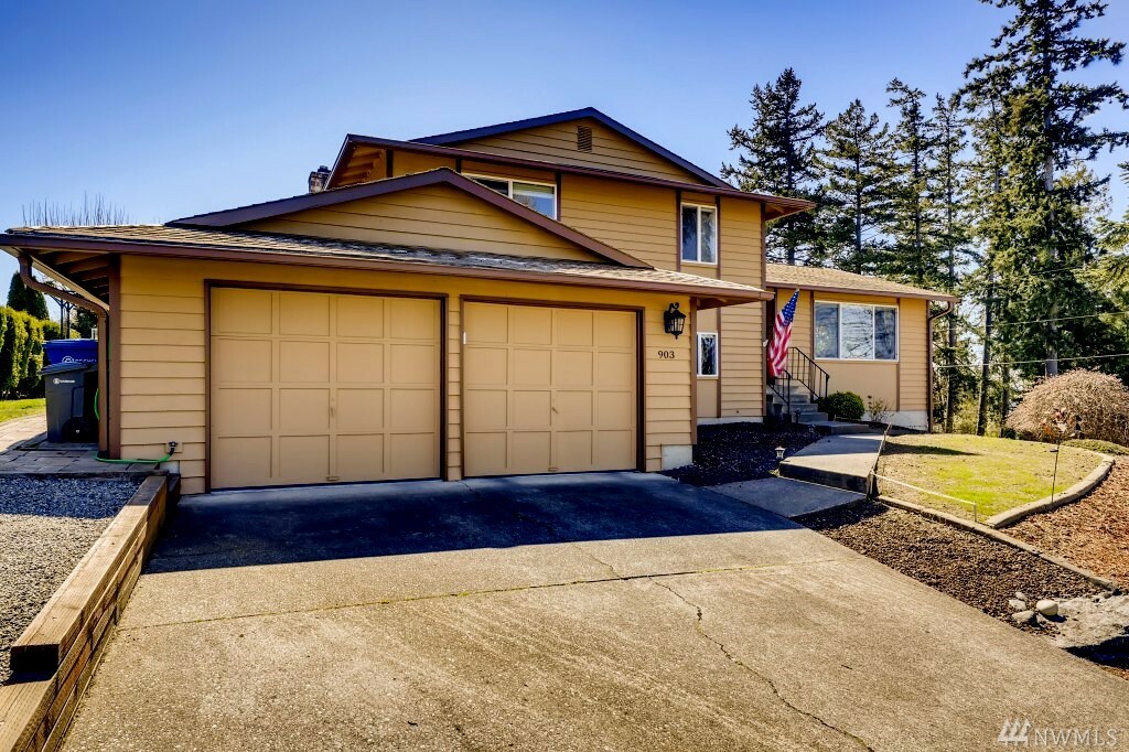 Property Photo:  903 S 261st Place  WA 98198 