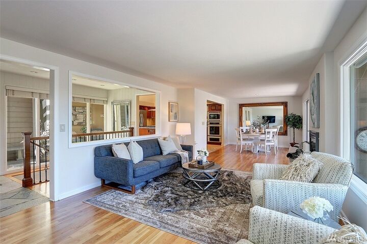 Property Photo: 1028 109 Ave SE WA 98004