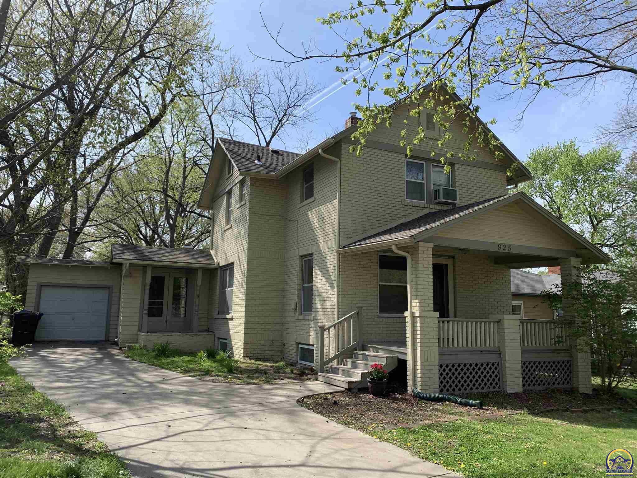 Property Photo: 925 SW Medford Ave KS 66606