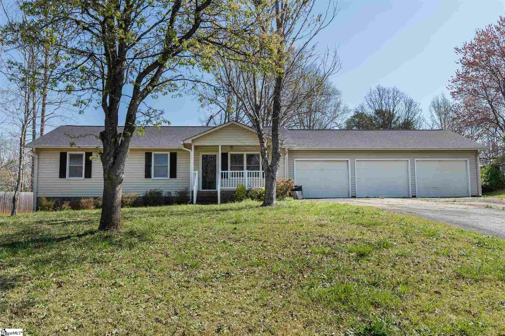 Property Photo:  203 Mason Drive  SC 29349 