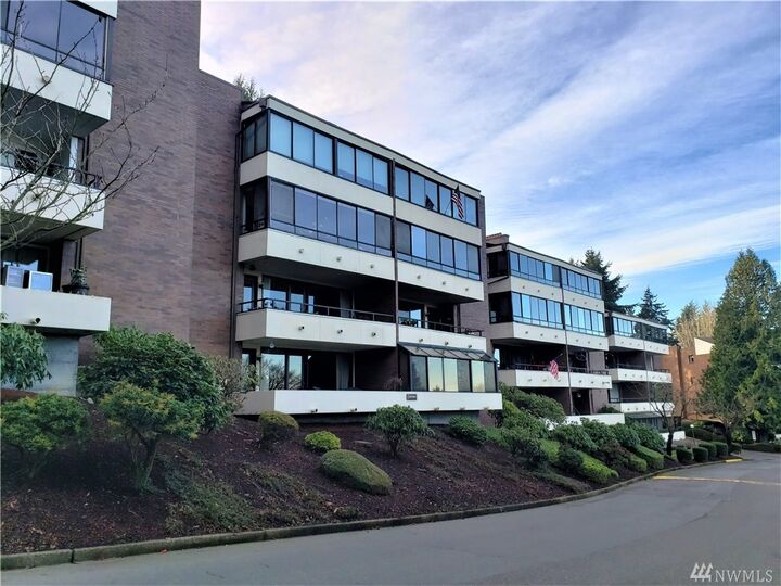 10915 Glen Acres Dr S 21A  Seattle WA 98168 photo