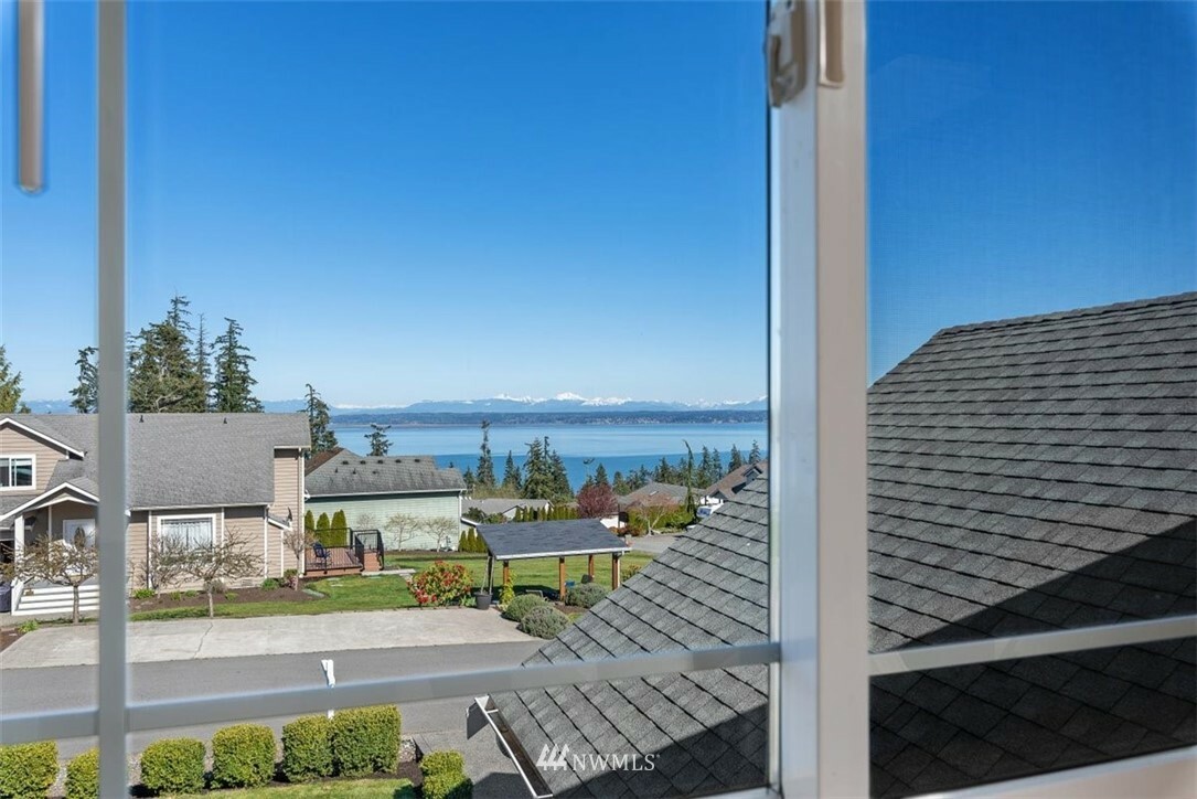 Property Photo:  1018 Shamrock Lane  WA 98282 