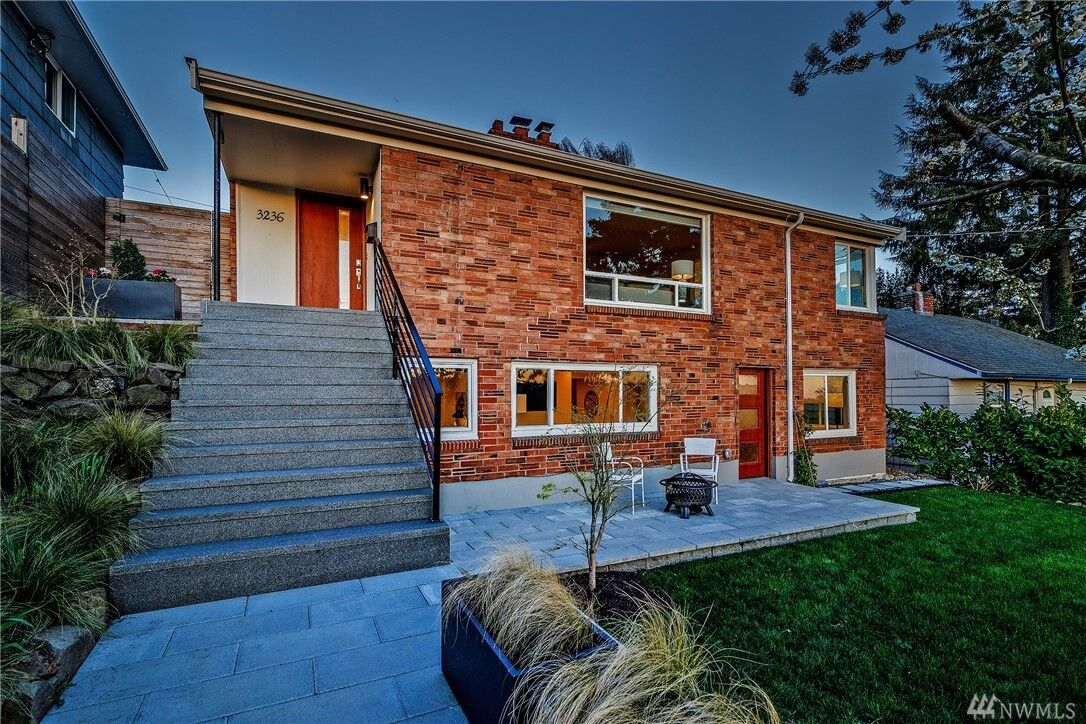 Property Photo: 3236 12th Ave W WA 98119
