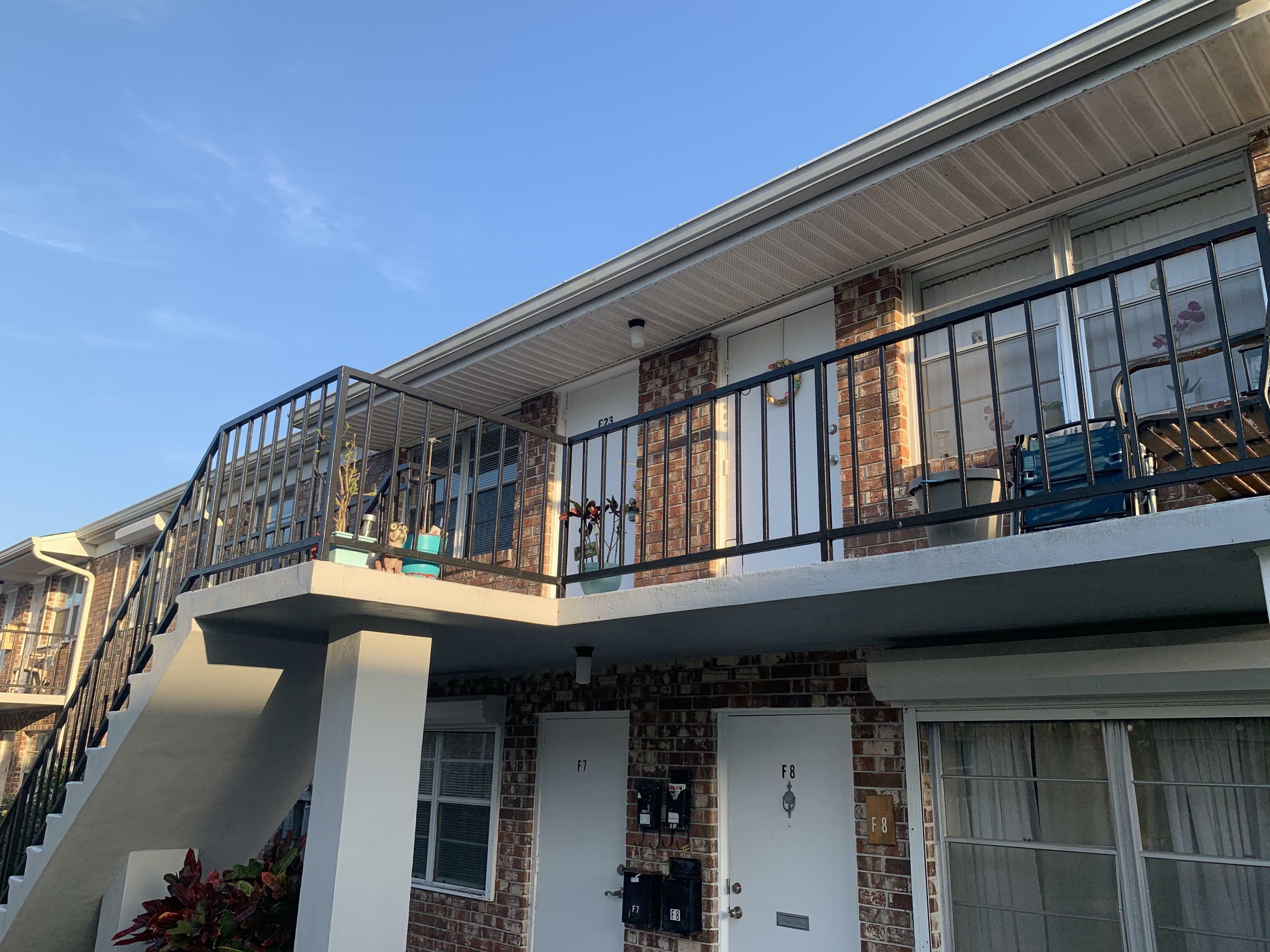 Property Photo: 190 E Olmstead Drive FL 32780