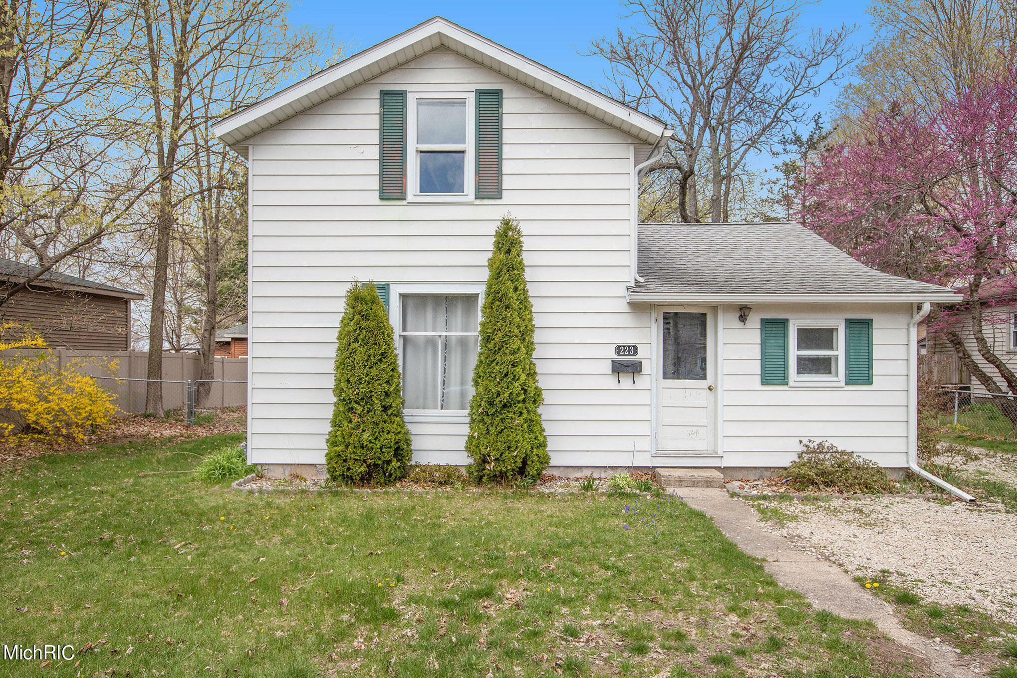 Property Photo:  223 Bond Street  MI 49010 