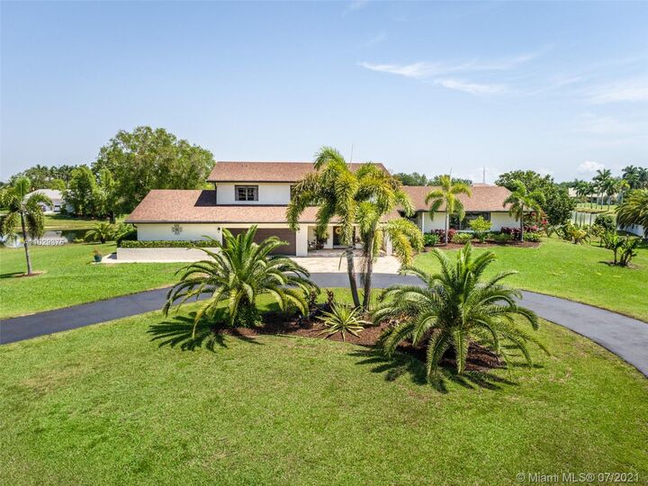 5310 W Saxon Cir  Southwest Ranches FL 33331 photo