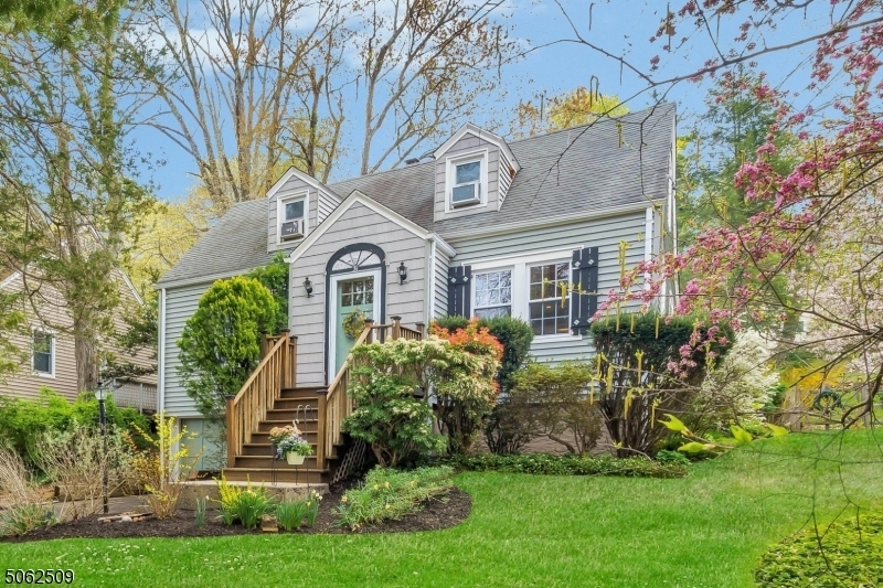 Property Photo:  31 Woodlawn Dr  NJ 07928 