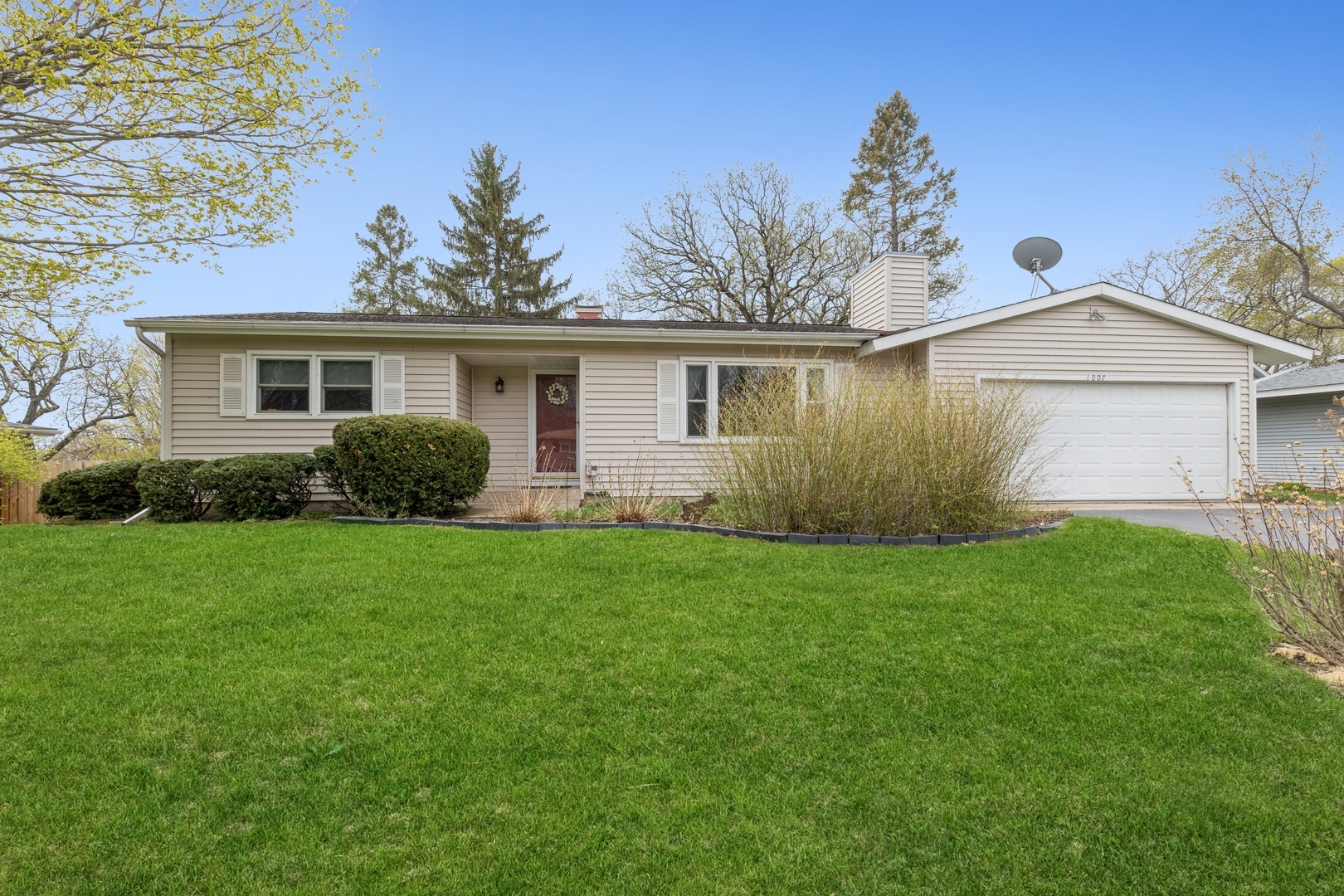 Property Photo:  1007 Hayden Drive  IL 60051 