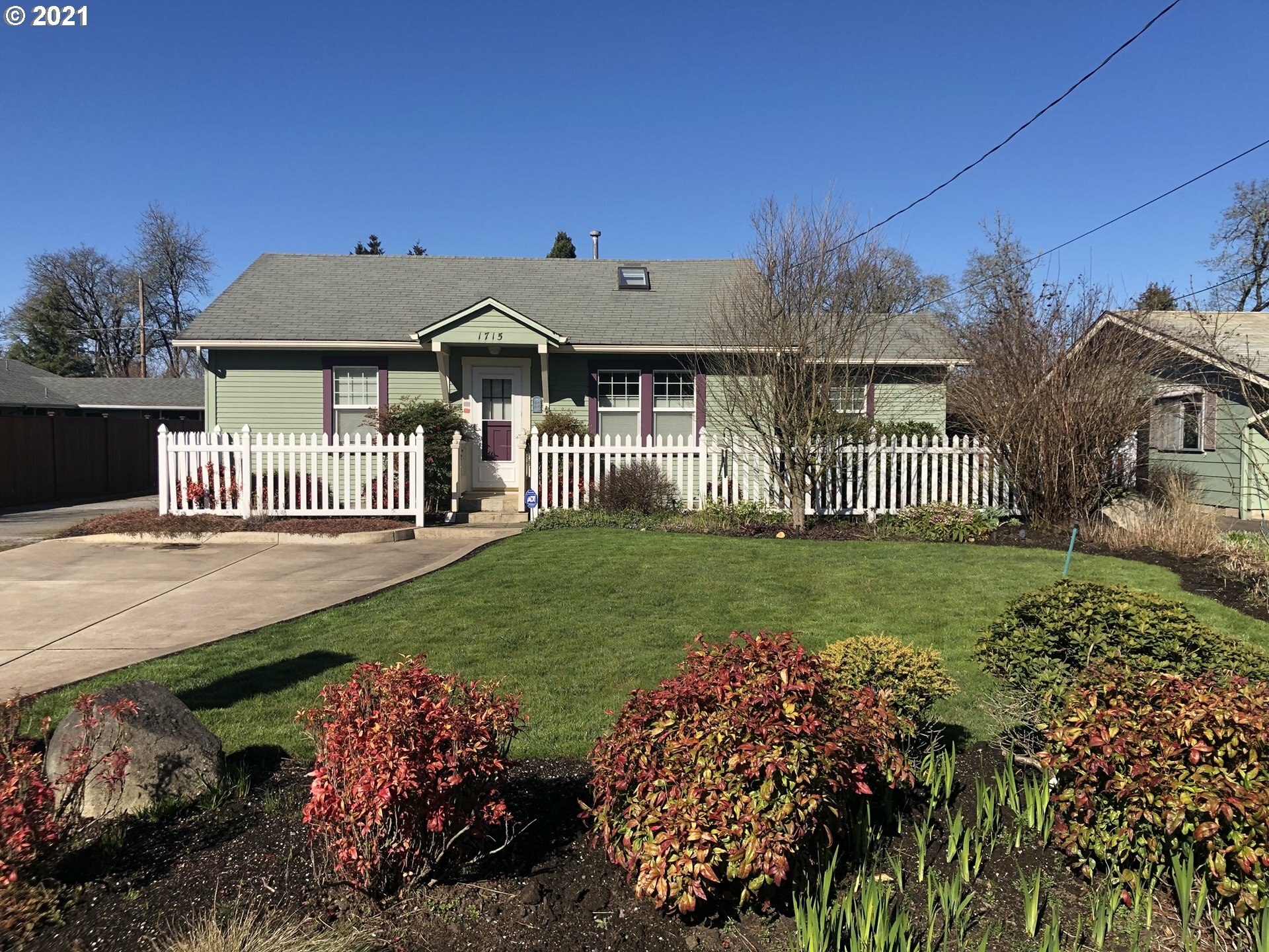 Property Photo: 1715 Cal Young Rd OR 97401