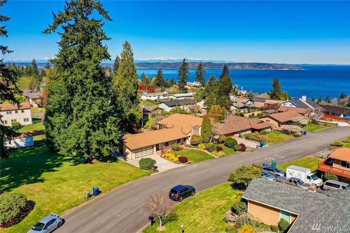 Property Photo:  29829 3rd Ave SW  WA 98023 