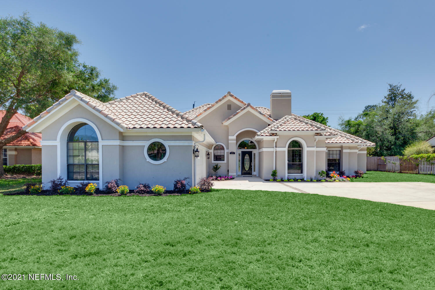 Property Photo: 8466 Papelon Way FL 32217