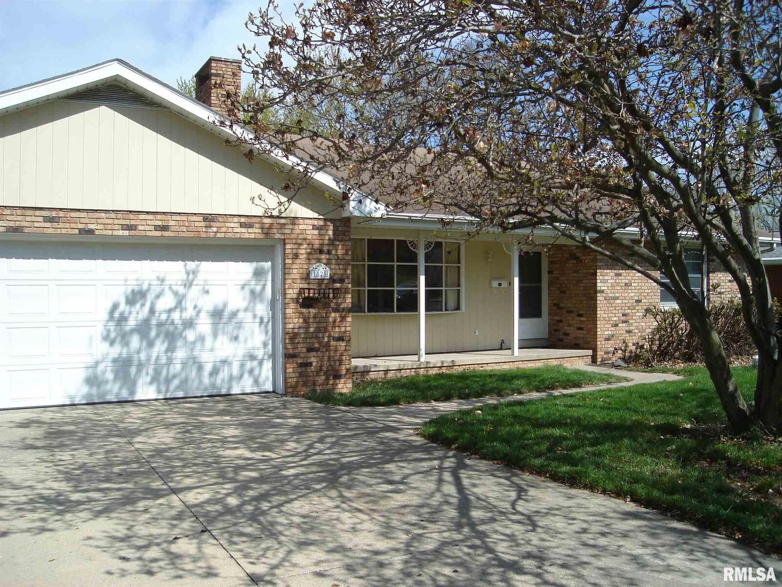 Property Photo: 1521 W Teton IL 61614