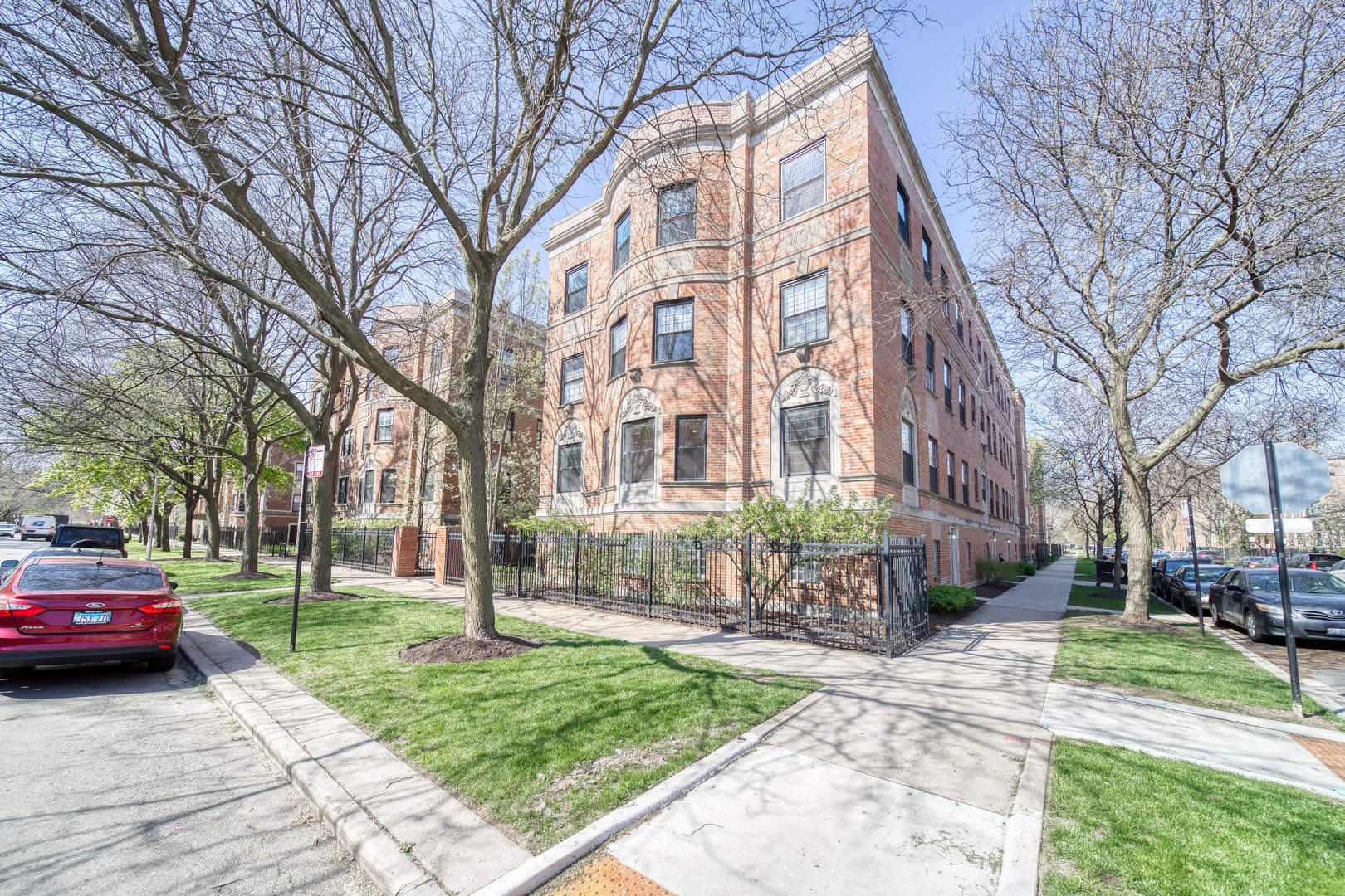 Property Photo:  5200 S Drexel Avenue 1E  IL 60615 