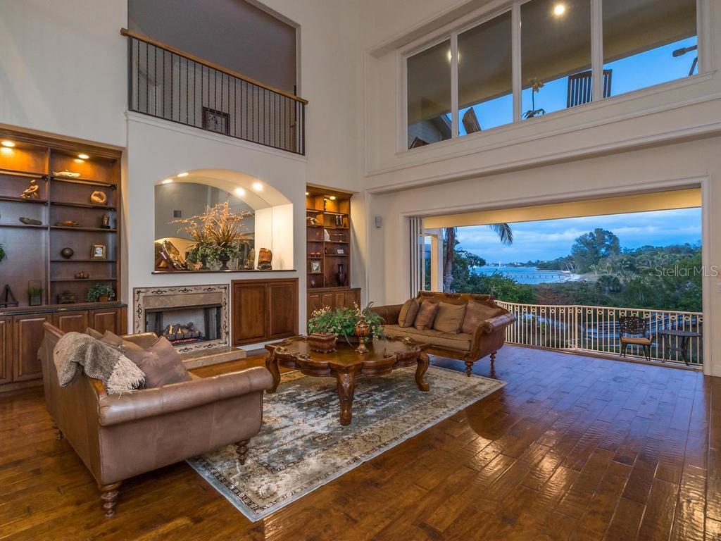Property Photo:  107 Ocean Place  FL 34242 