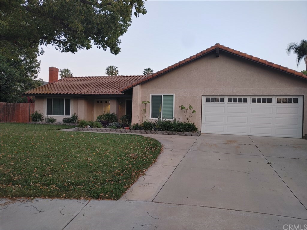Property Photo: 5362 Lescoe Court CA 92506