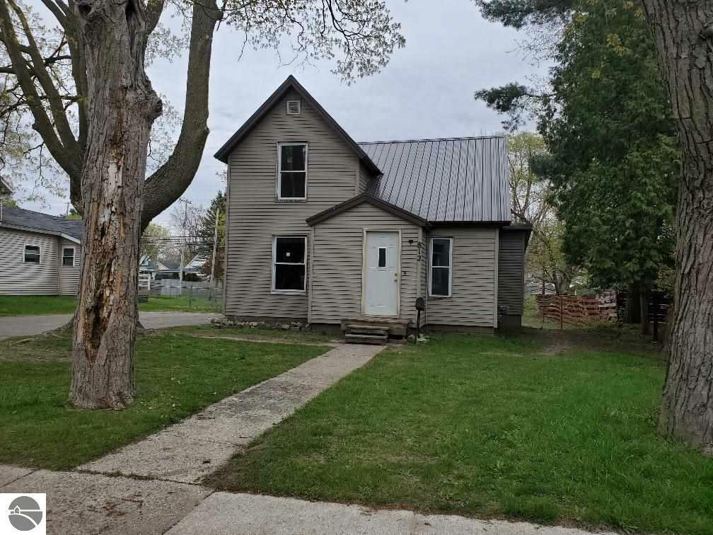 Property Photo:  812 N Pine  Avenue  MI 48801 