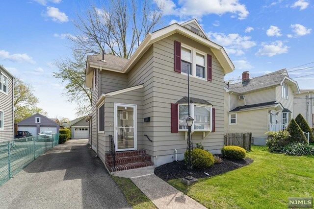 Property Photo:  7 Woodside Avenue  NJ 07424 