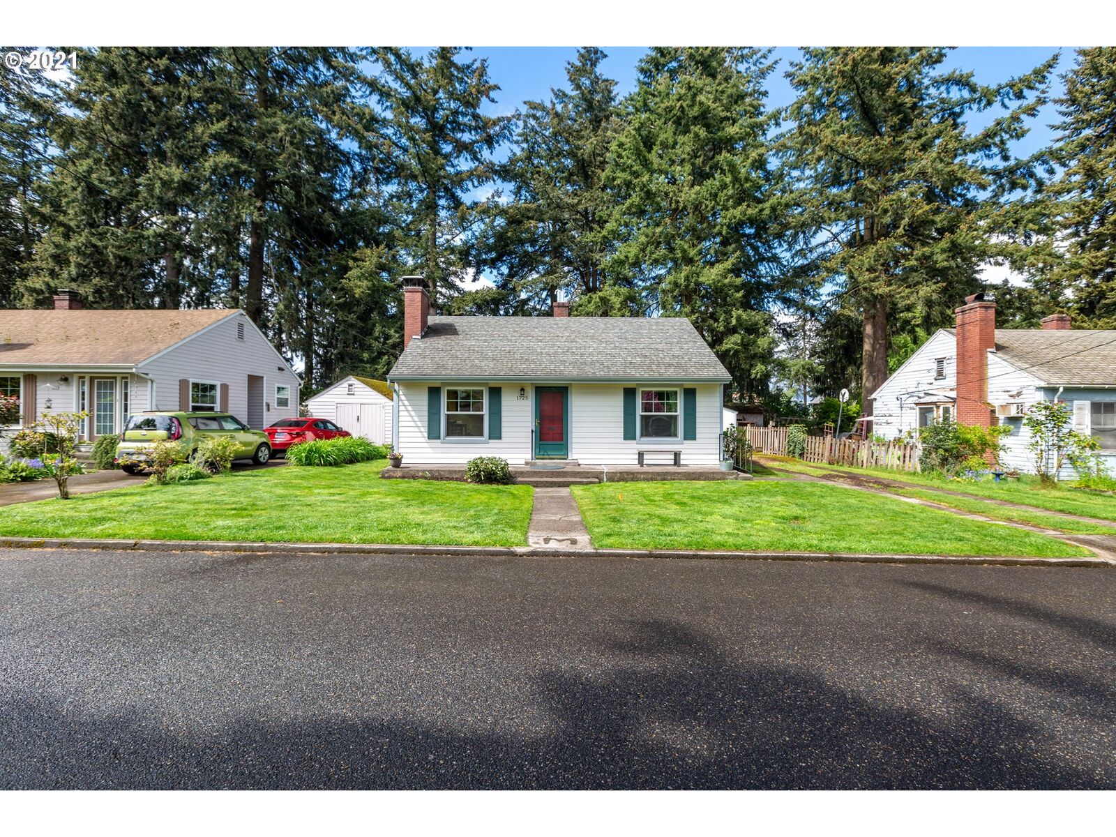 Property Photo: 1725 NE 101st Ave OR 97220