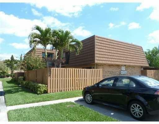 Property Photo: 4101 Wimbledon Drive 4101 FL 33026