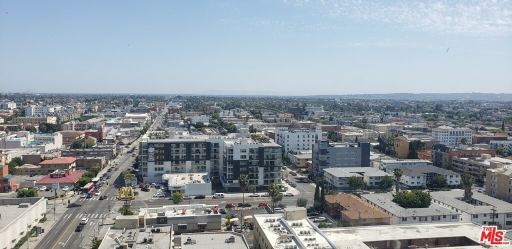 Property Photo:  3810 Wilshire Boulevard 1410  CA 90010 