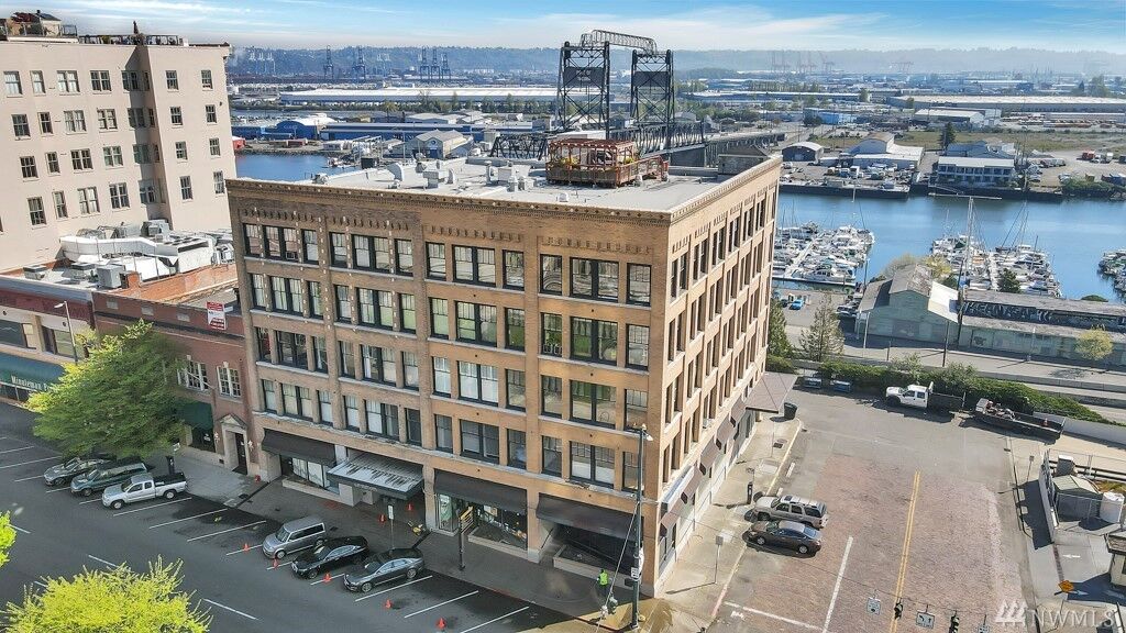 Property Photo: 1120 Cliff Av Ct 210 WA 98402