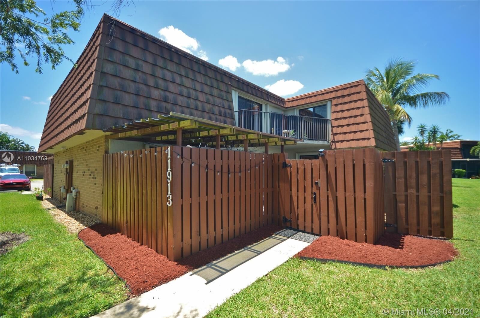 Property Photo: 11913 SW 13th Ct FL 33325