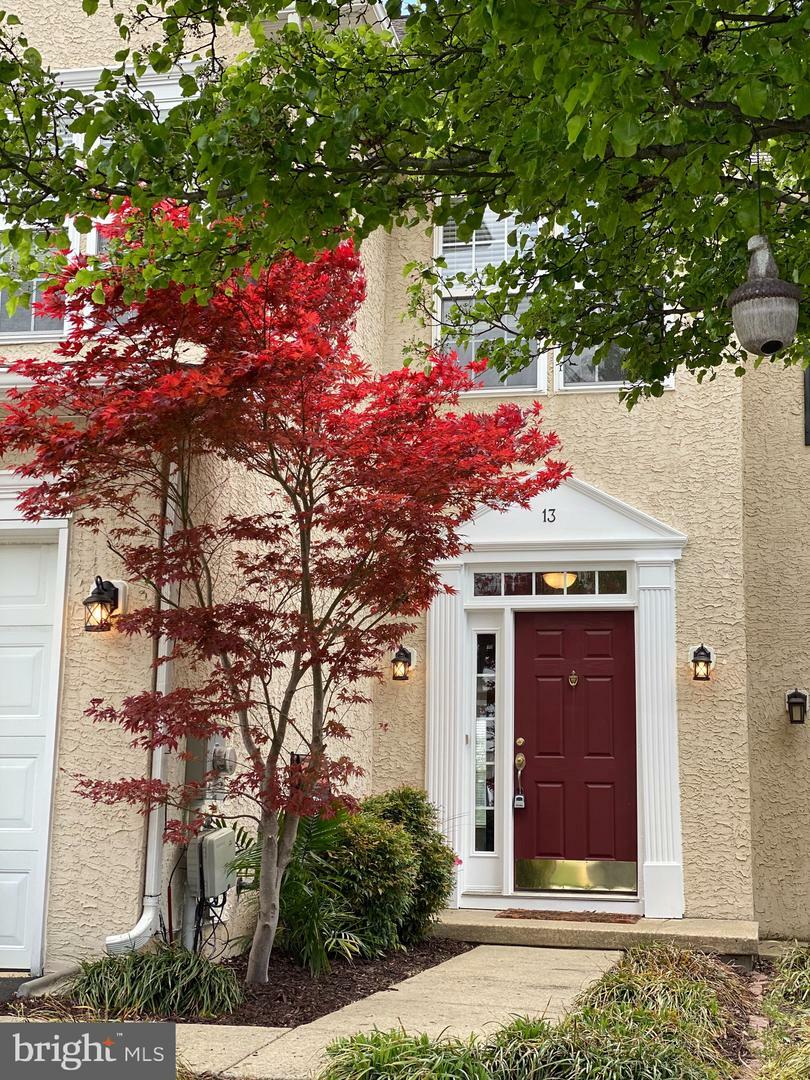 Property Photo: 13 W Sarazen Drive DE 19709