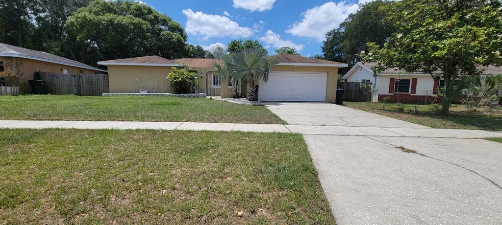 Property Photo:  1114 Estatewood Drive  FL 33510 