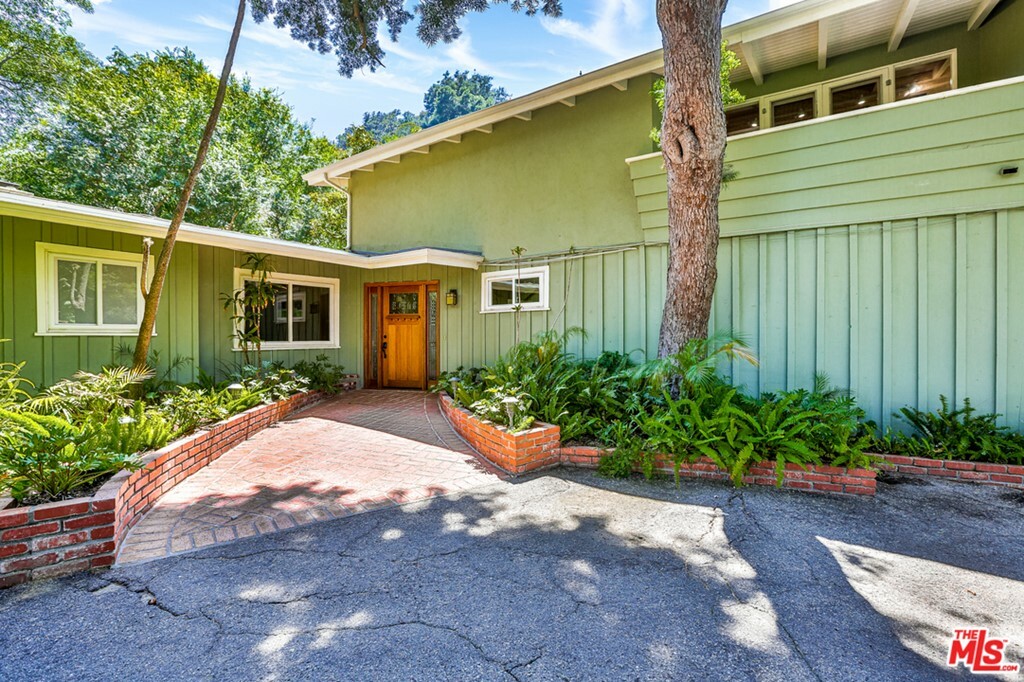 Property Photo:  9618 Arrowood Drive  CA 90210 