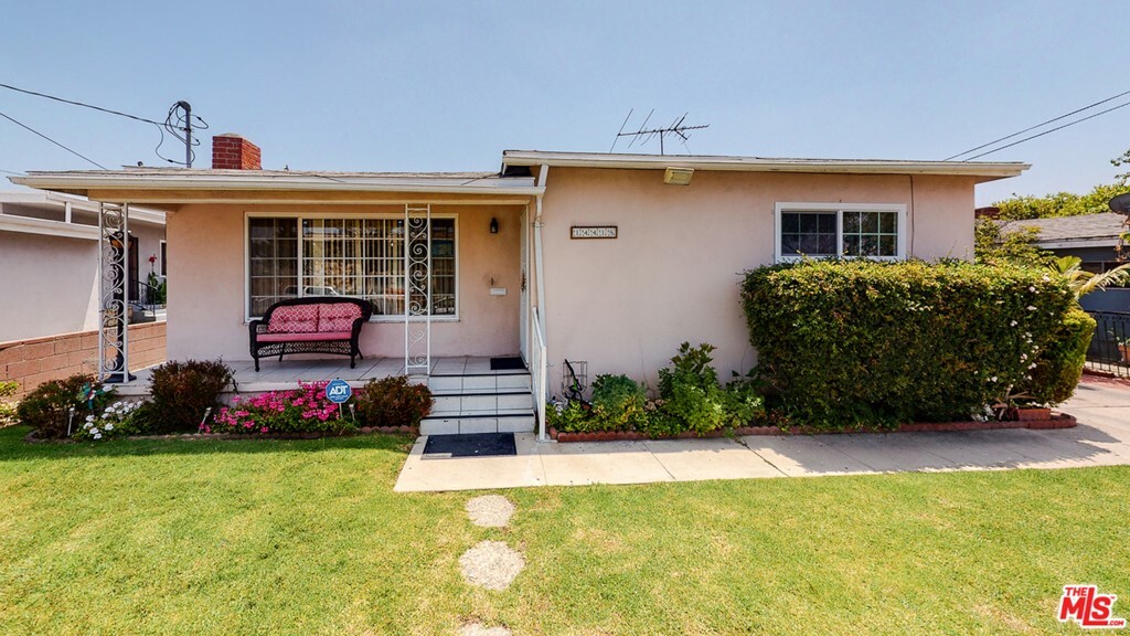 Property Photo:  14418 S Berendo Avenue  CA 90247 