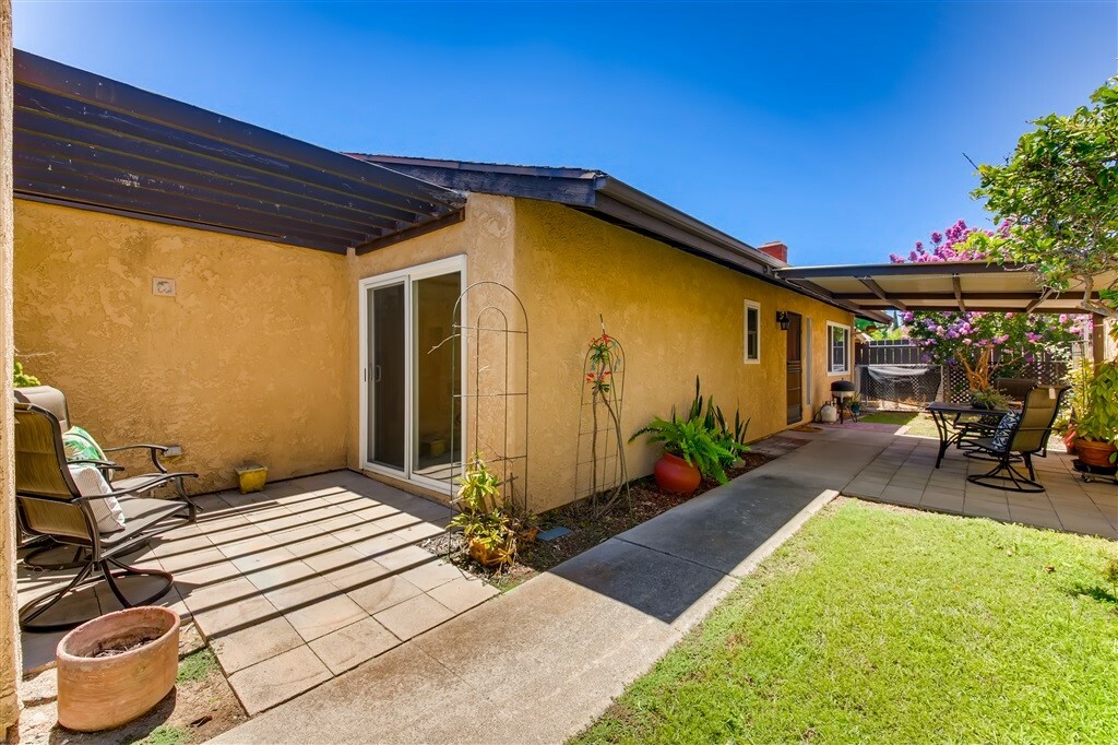 Property Photo:  3619 Del Paso Court  CA 92056 