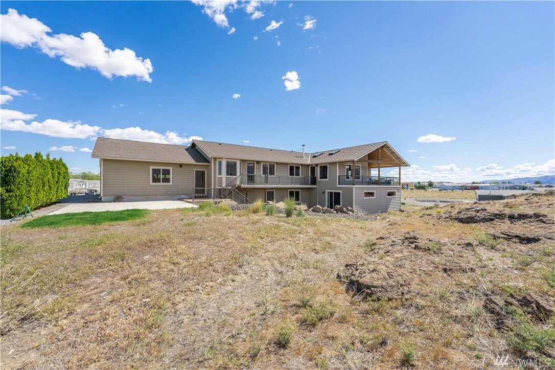 Property Photo:  721 Lakeside Wy SW  WA 99349 