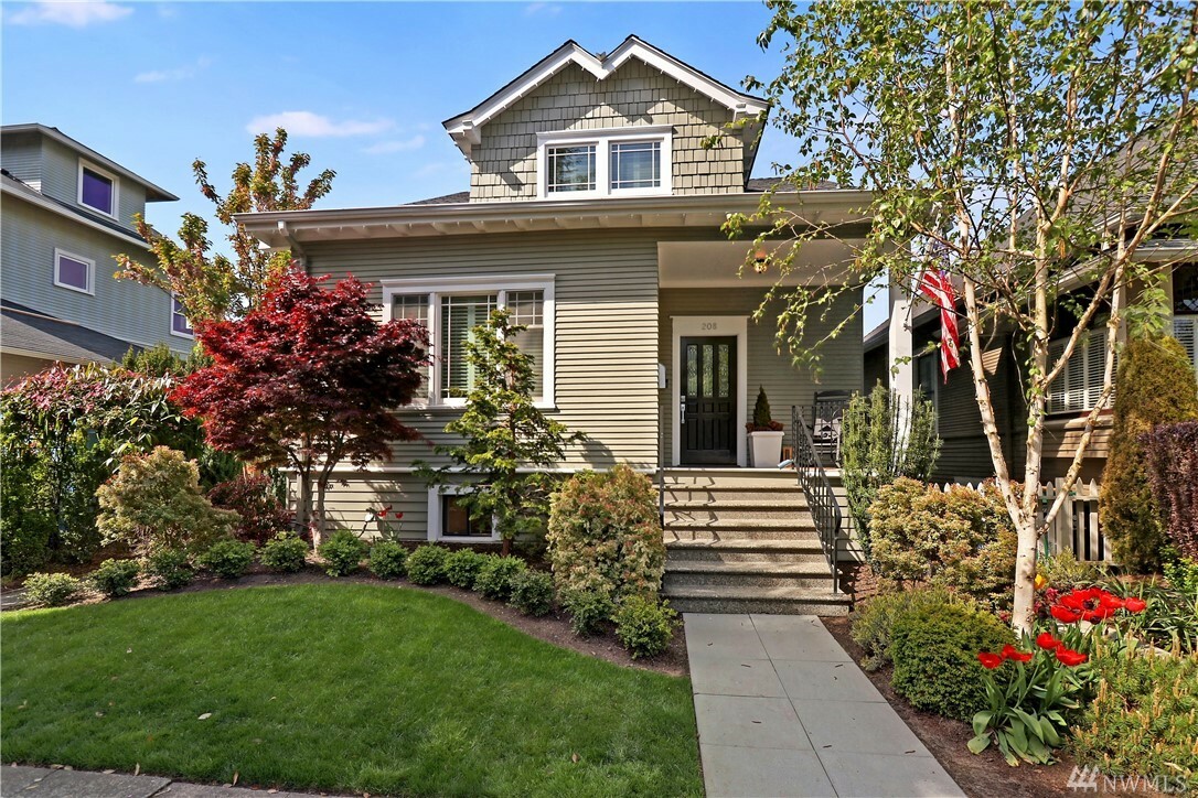 Property Photo:  208 Blaine St  WA 98109 