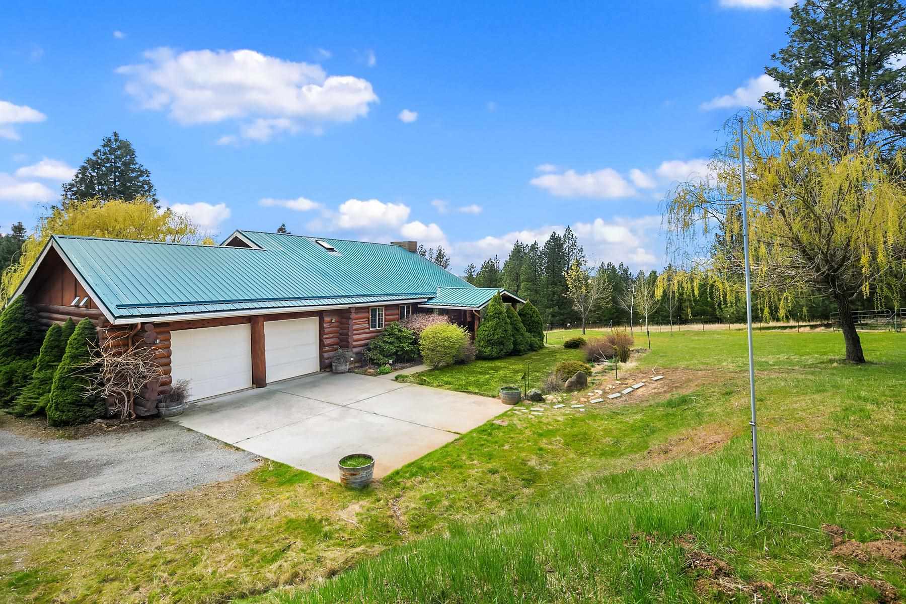 Property Photo:  5211 S Elk Creek Ln  WA 99016-7812 