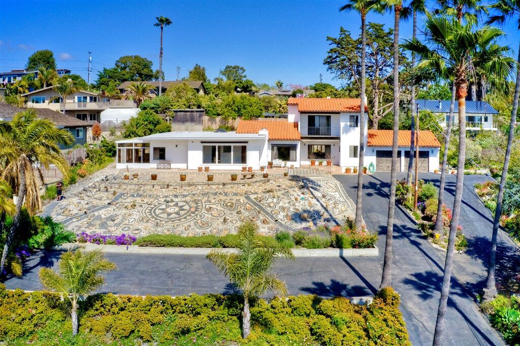 Property Photo: 1601 Burgundy Road CA 92024