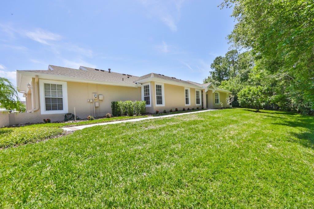 Property Photo:  9864 Bridgeton Drive  FL 33626 