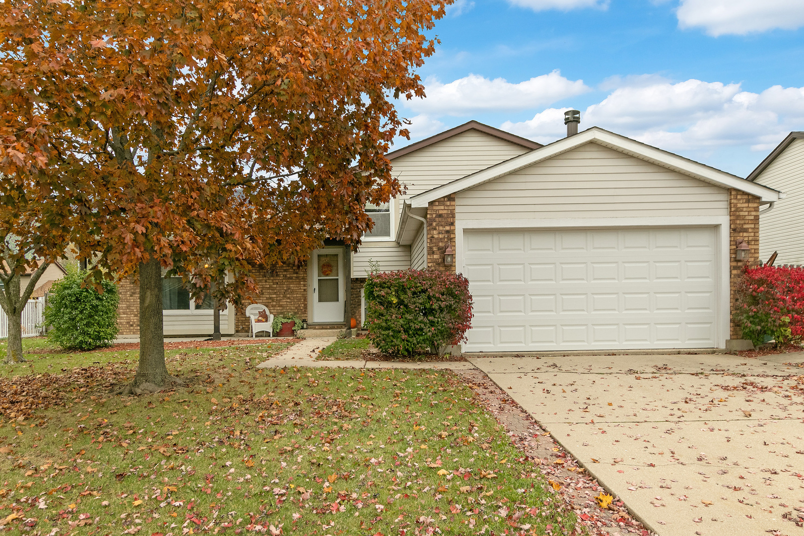 Property Photo: 523 Waterford Drive IL 60046