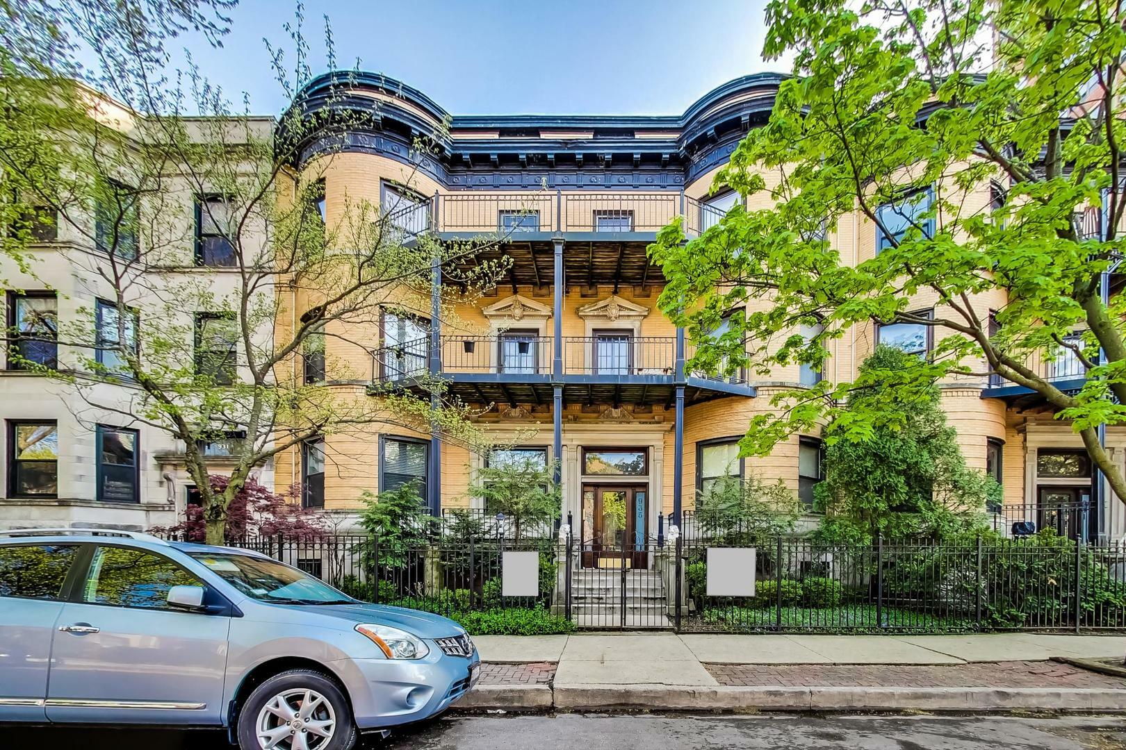 Property Photo: 935 W Gunnison Street 2W IL 60640