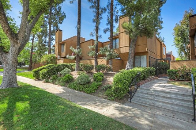 Property Photo:  121 Arlington Drive 3  CA 91105 