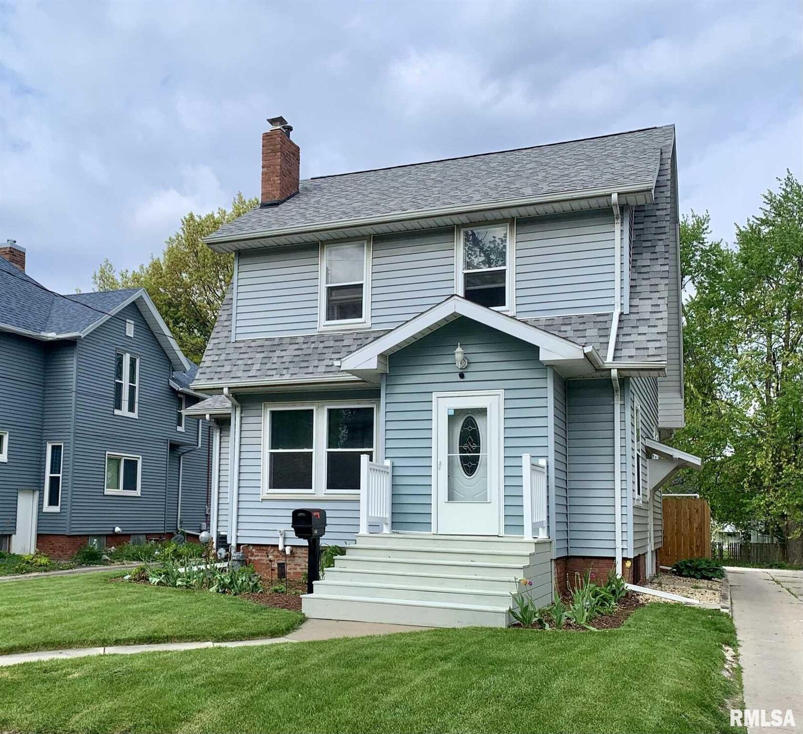 Property Photo: 566 N Broad IL 61401