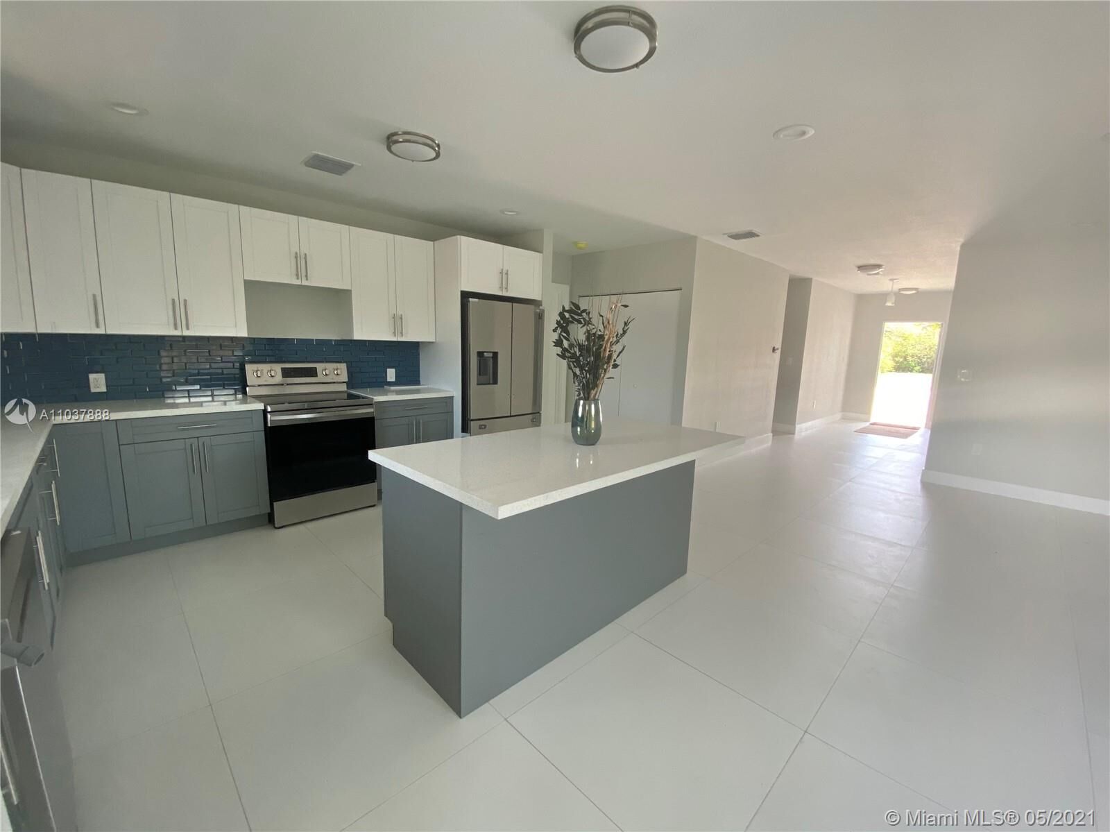Property Photo: 210 W 37 St FL 33404