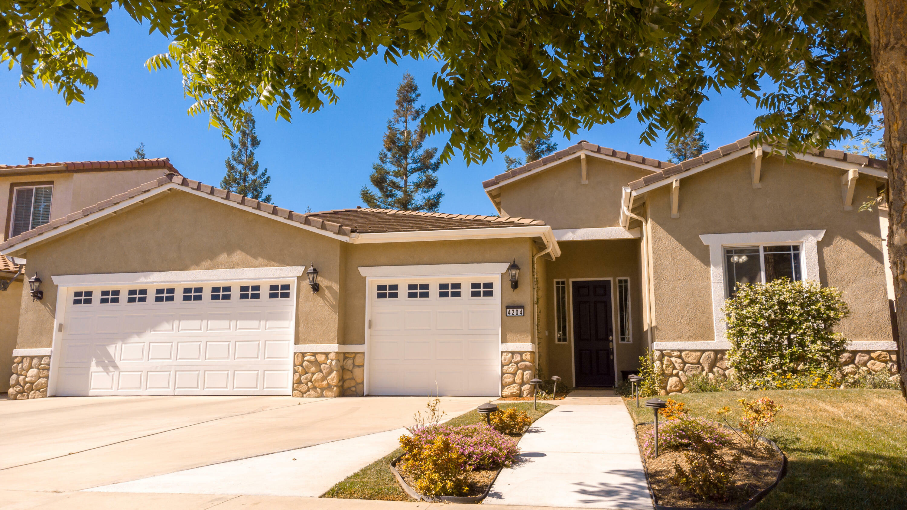 Property Photo:  4204 W Elowin Court  CA 93291 