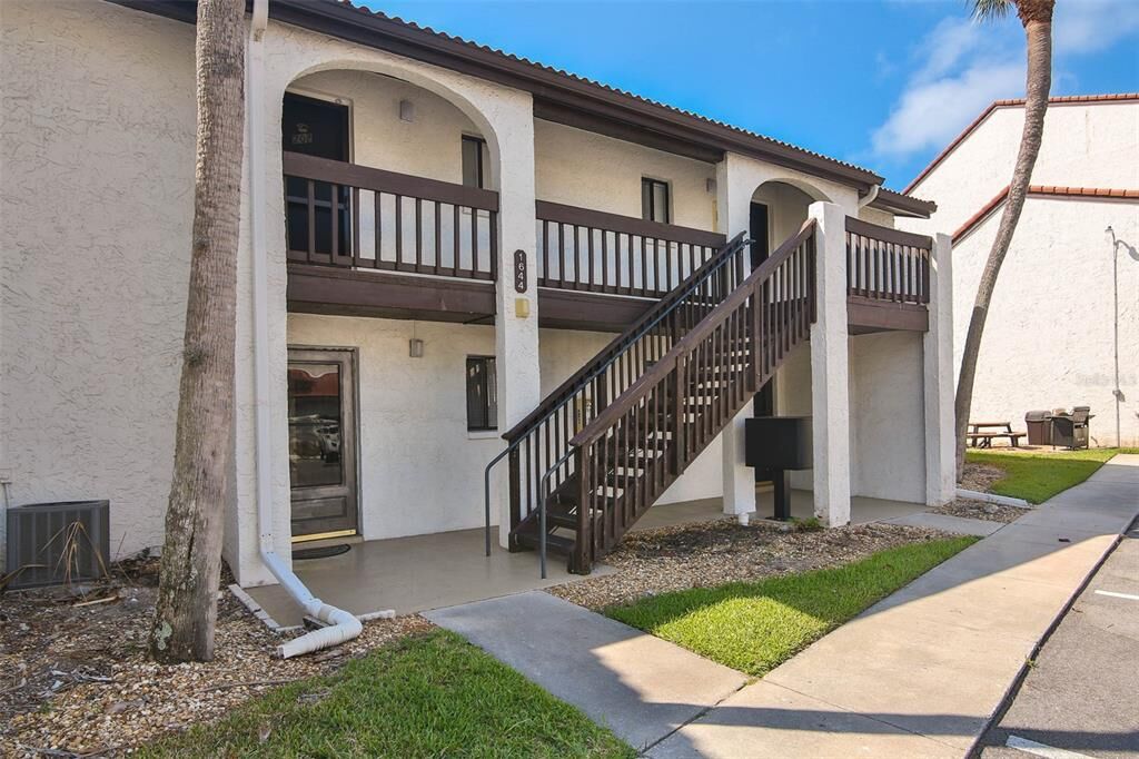 Property Photo:  1644 Stickney Point Road 44-102  FL 34231 