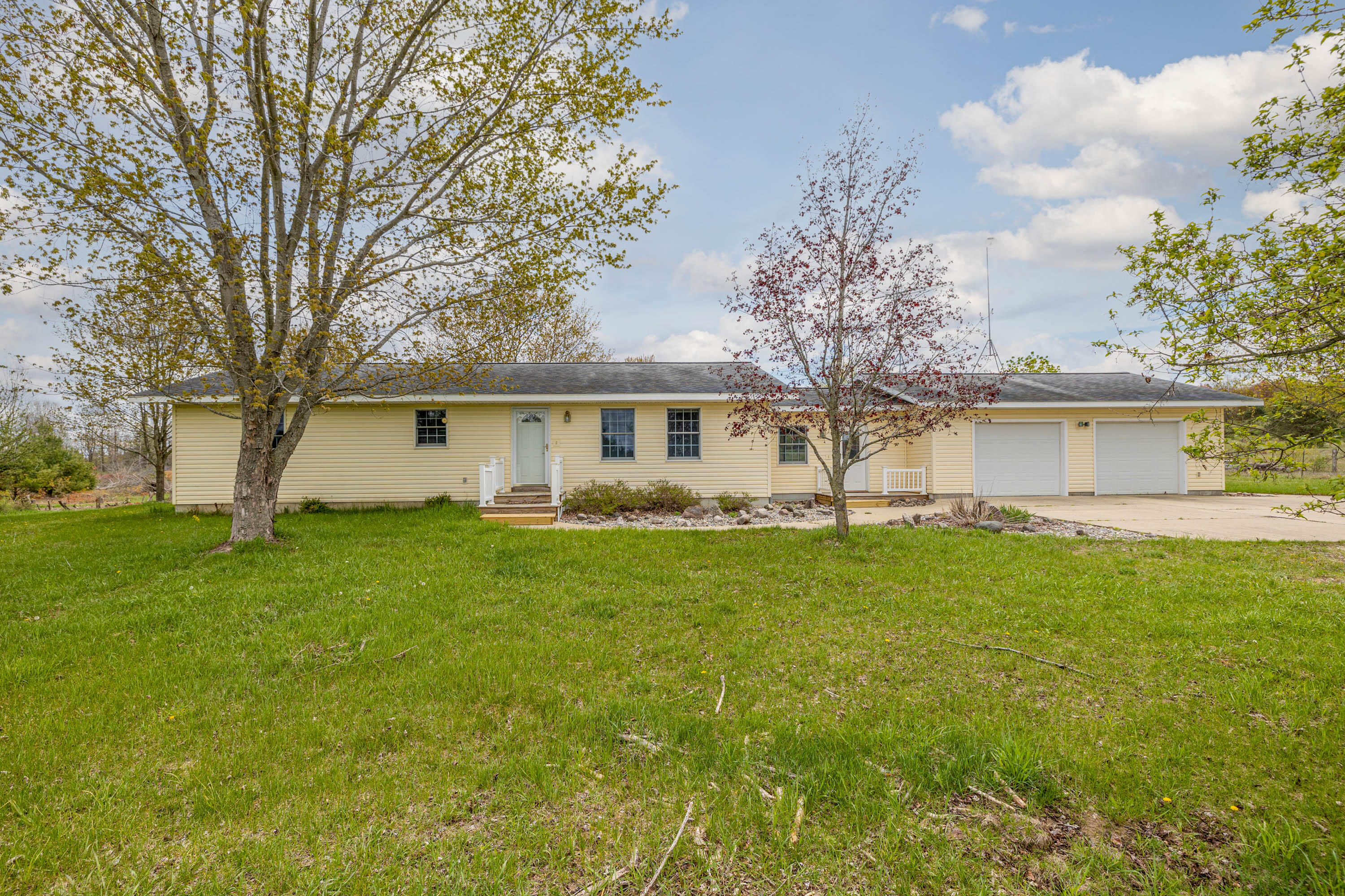 Property Photo: 13930 55th Avenue MI 49340