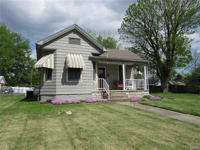 Property Photo: 1813 State St 62002