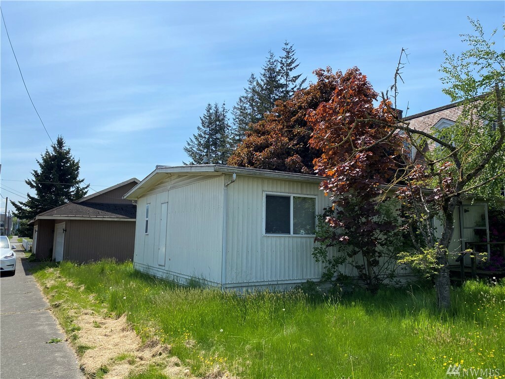 Property Photo: 143 Harrison Ave WA 98295
