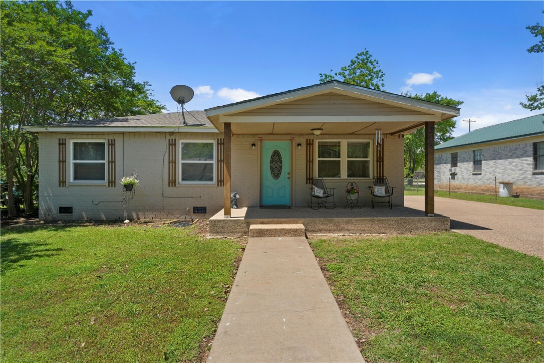 Property Photo:  204 N Jackson  TX 76657 